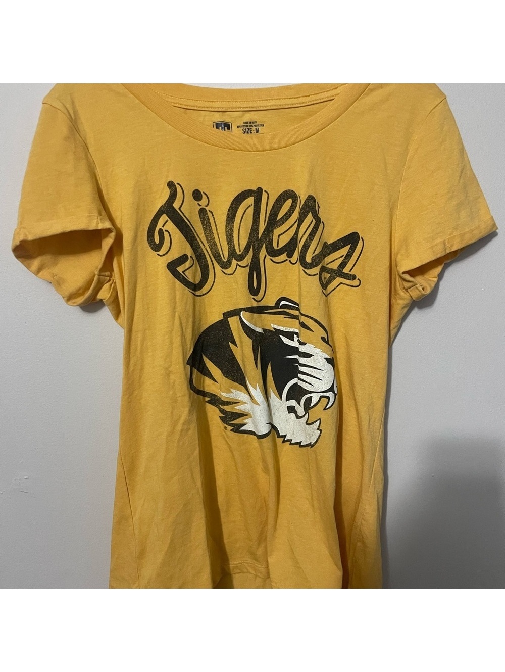Juniors Medium University Mizzou Tigers Yellow Graphic Tee Tote11